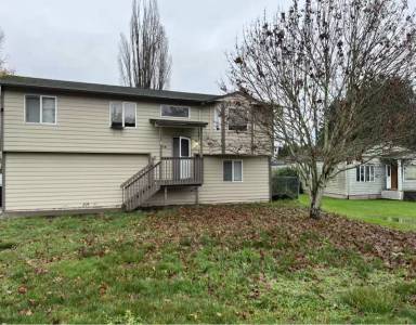 Main picture of 638 Main St