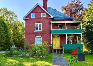 Main picture of 295 Maple St