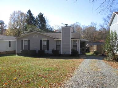 Main picture of 2220 Laburnum Ave