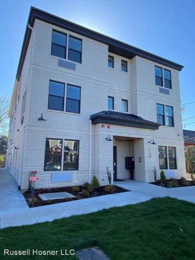 Main picture of 6580 N Greenwich Ave