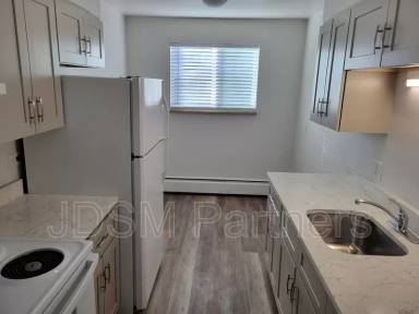 Main picture of 5605 W Warren Ave
