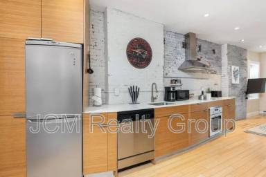 Main picture of 1 Hull Street Ct