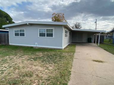 Main picture of 2465 Stanton St