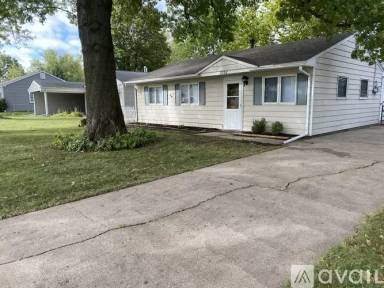 Main picture of 2332 N Michigan Ave