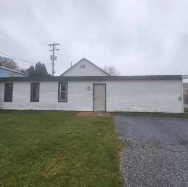 Main picture of 32 Sawmill Rd