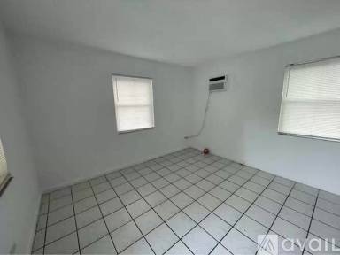 Main picture of 250 NE 77th St