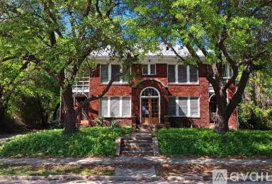 Main picture of 3228 Washington St