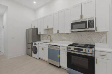 Main picture of 2234 W Irving Park Rd