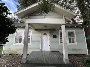 Main picture of 210 Sophie St