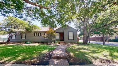 Main picture of 5830 Kenwood Ave