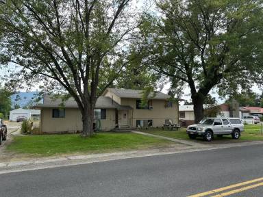 Main picture of 105 W 12th Ave