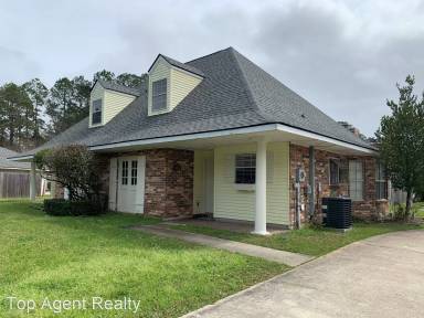 Main picture of 121 Village Dr