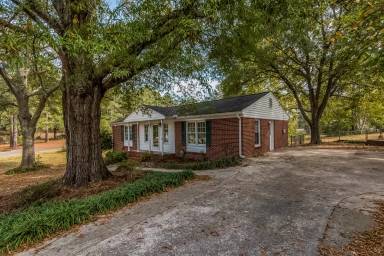 Main picture of 24 Lionel Ln NE