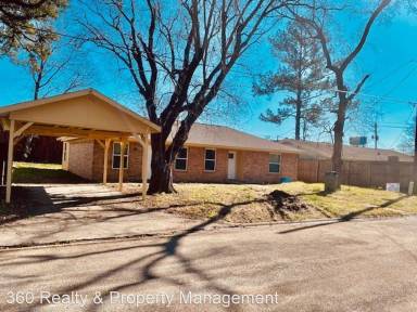 Main picture of 908 Woods Dr