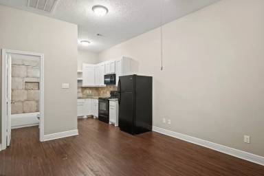 Main picture of 2714 Morenci St