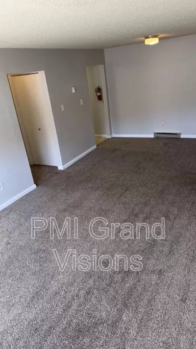 Main picture of 24 W Buchanan Ave