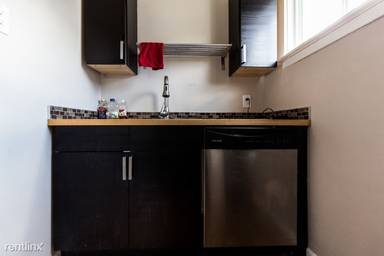 Main picture of 1028 E Warrington Ave