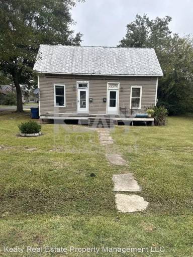 Main picture of 403 E Oak St