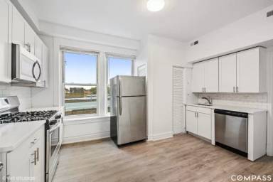 Main picture of 2331 W Superior St