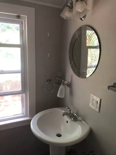 Main picture of 20 Elmhurst Cir