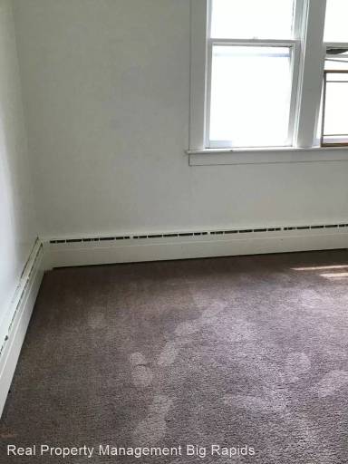 Main picture of 210 Oak St