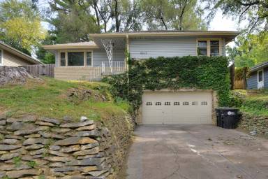 Main picture of 2213 S 46th Ave