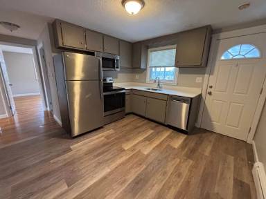 Main picture of 39 Railroad Ave
