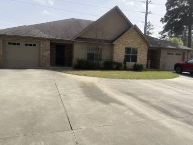 Main picture of 8 Valleyview Cir