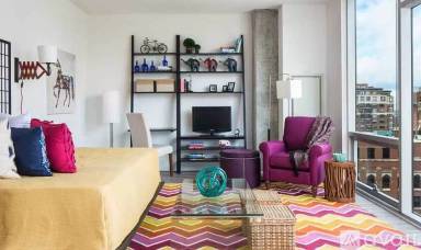 Main picture of 737 N La Salle Dr