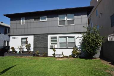 Main picture of 11041 Moorpark St