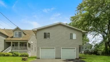 Main picture of 19 Woodland Ave