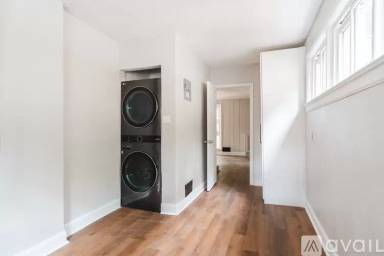 Main picture of 121 W Victoria Rd