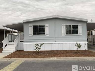Main picture of 5541 E Tulare Ave