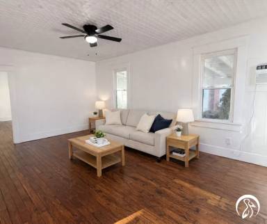 Main picture of 404 Stella St