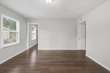 Main picture of 3705 N Whittier Pl