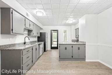 Main picture of 2124 Brent St