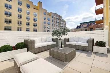 Main picture of 340 E 8th St