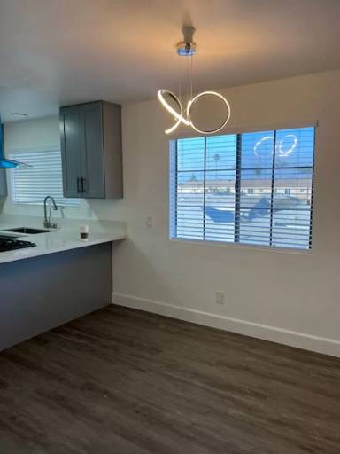 Main picture of 553 Flower St