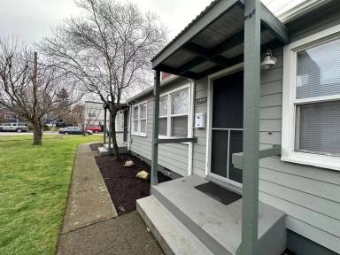 Main picture of 4901 N Maryland Ave