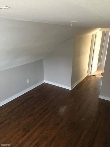 Main picture of 2946 S Kinnickinnic Ave