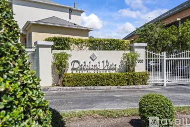 Main picture of 7000 SW 80th St