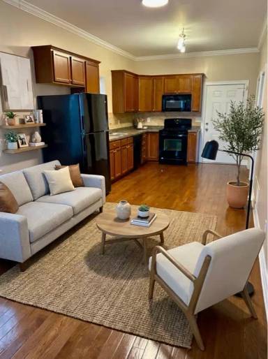 Main picture of 469 Tacoma Ave