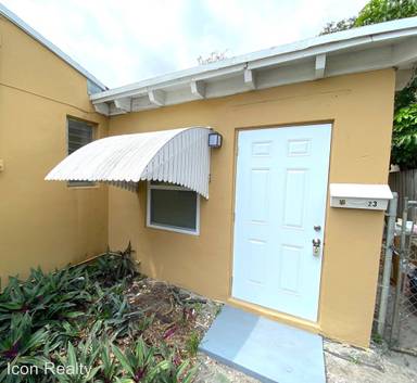 Main picture of 1621 N Andrews Sq