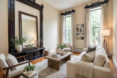Main picture of 135 W 130th St