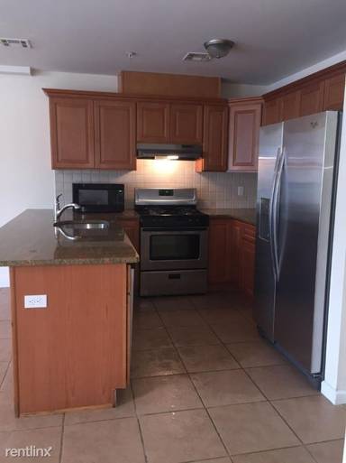 Main picture of 382 Avenue C