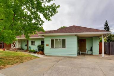 Main picture of 2424 Burgundy Way