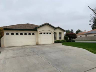 Main picture of 9805 Paper Moon Way