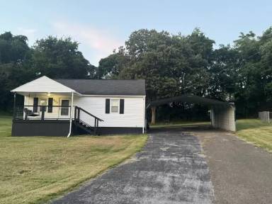Main picture of 401 Hollingsworth Cir