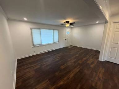 Main picture of 1812 Greentree Rd