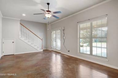 Main picture of 124 Deraney Ln